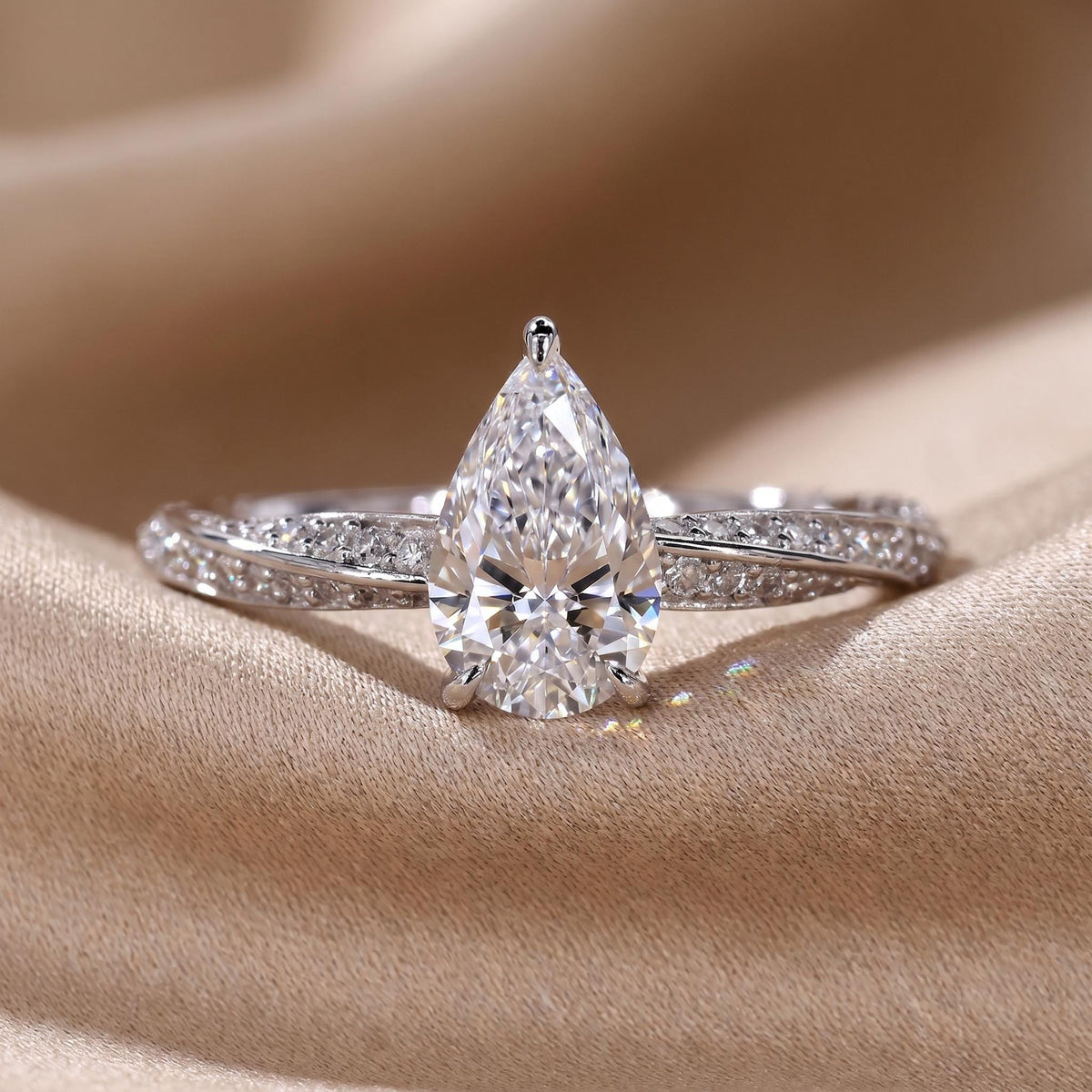 Pear Cut Lab-Grown Diamond Engagement Ring with Twisted Pavé Band | 14K Gold