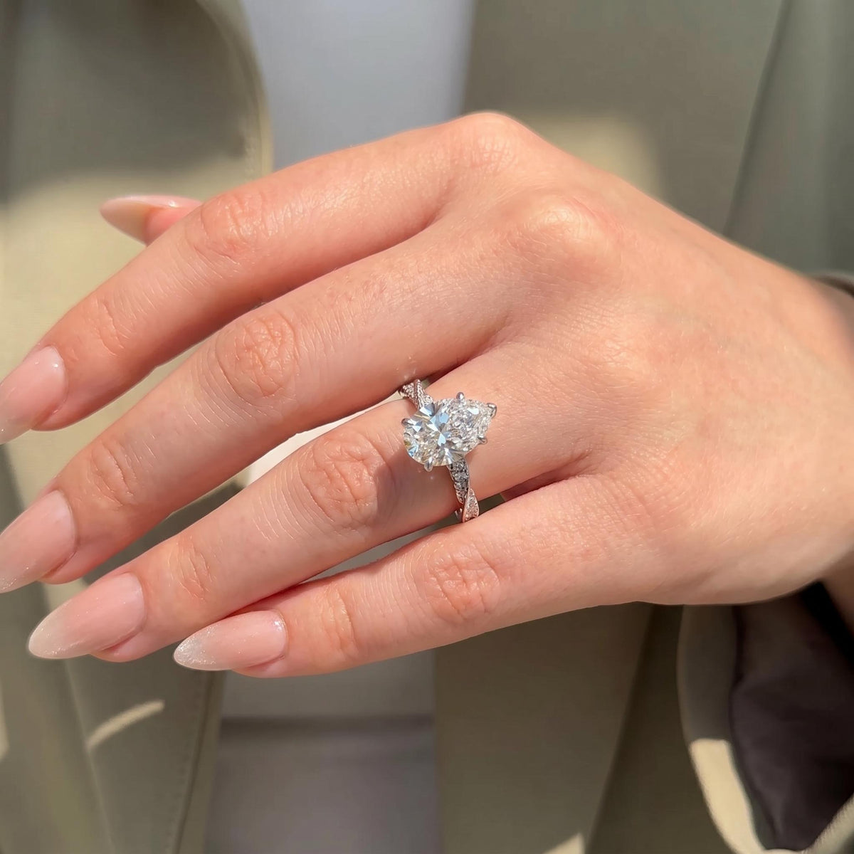 Pear Cut Lab-Grown Diamond Engagement Ring with Twisted Pavé Band | 14K Gold
